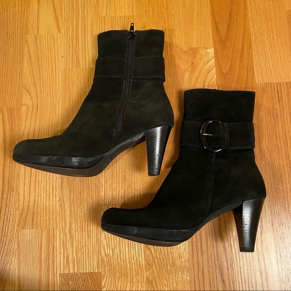La Canadienne Suede Booties - Picture 4 of 6